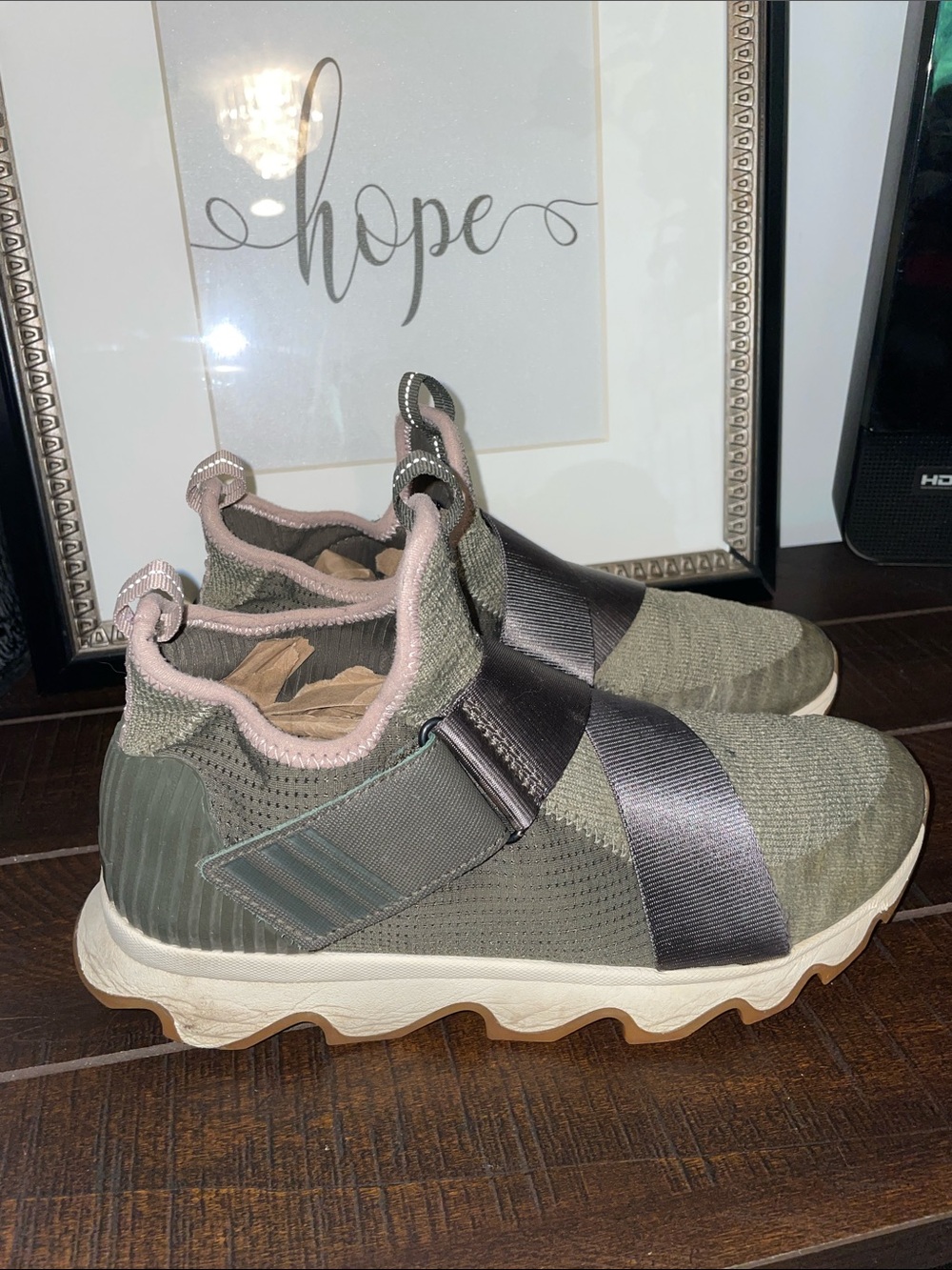 Sorel Kinetic Slip-On Athletic Sneakers Size 9.5 Alpine Tundra Hiking Shoes